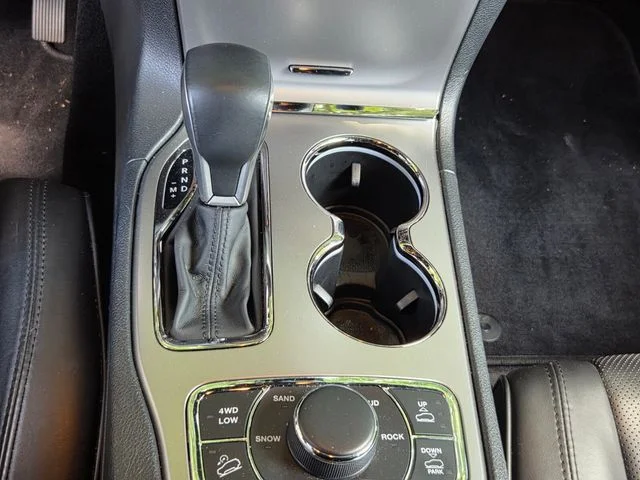 Used 2018 Black Jeep Overland image 10