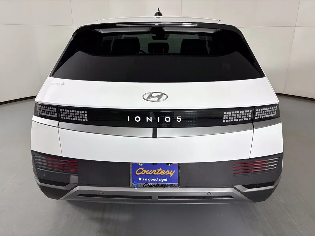 Used 2024 White Hyundai SEL image 7