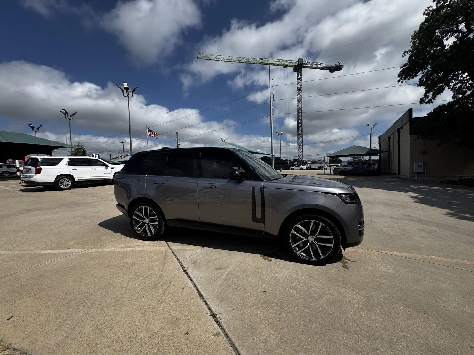 Used 2025 WHITE Land Rover SE image 8