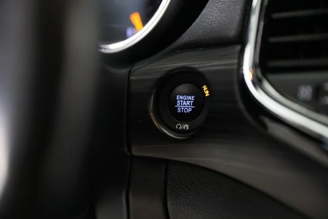 Used 2020 Gray Jeep Altitude image 12
