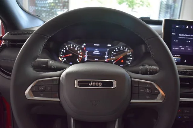 New 2026 Red Hot Pearlcoat Jeep Latitude image 25