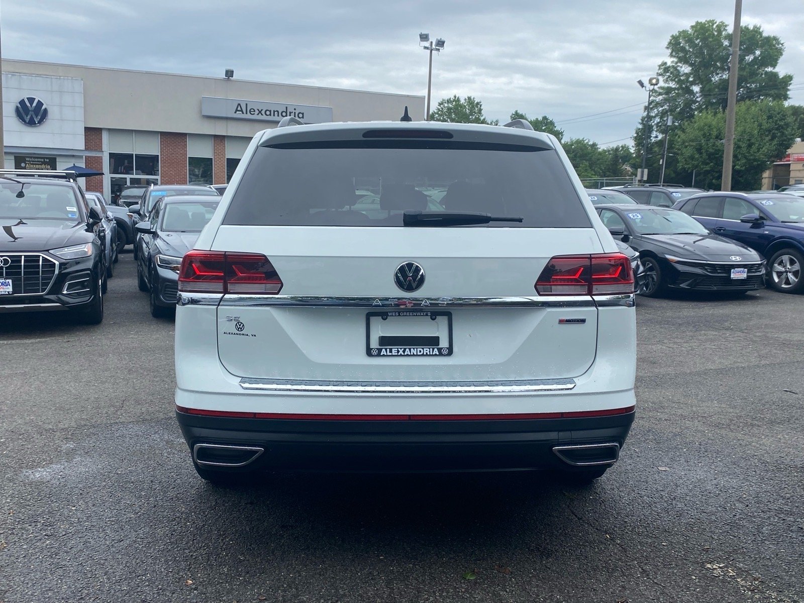 Certified Used 2022 White Volkswagen 2.0T SE image 3