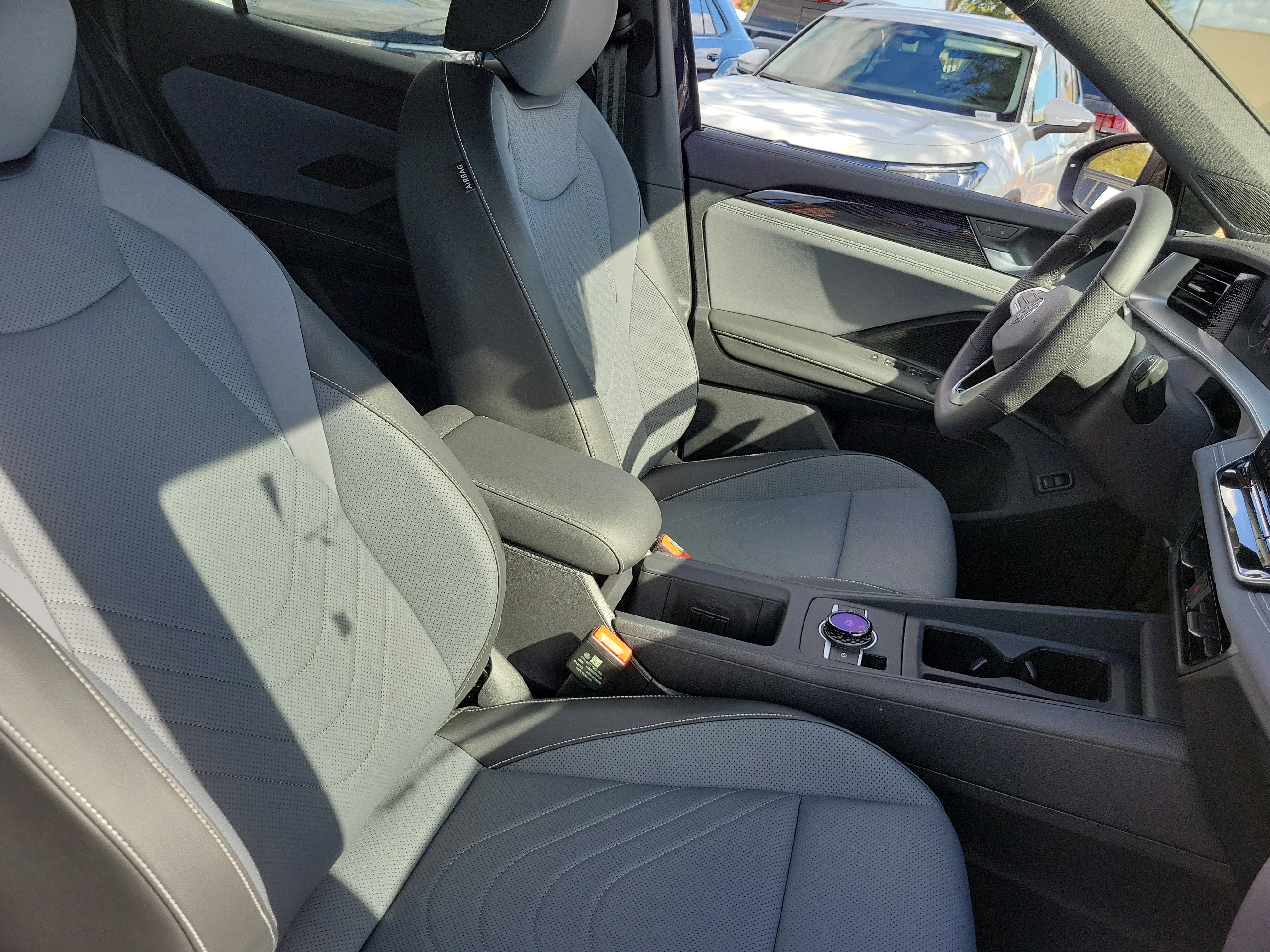 2026 Volkswagen Tiguan SE R-LINE BLACK - Photo 6