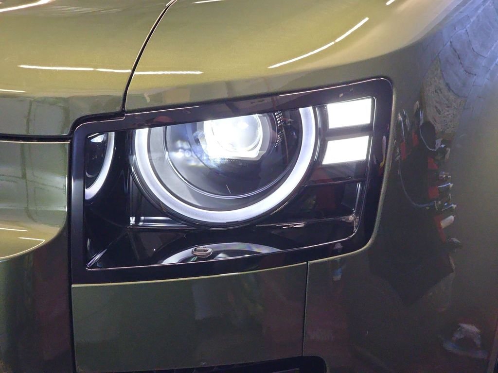 New 2026 Woolstone Green Land Rover X-Dynamic SE image 21