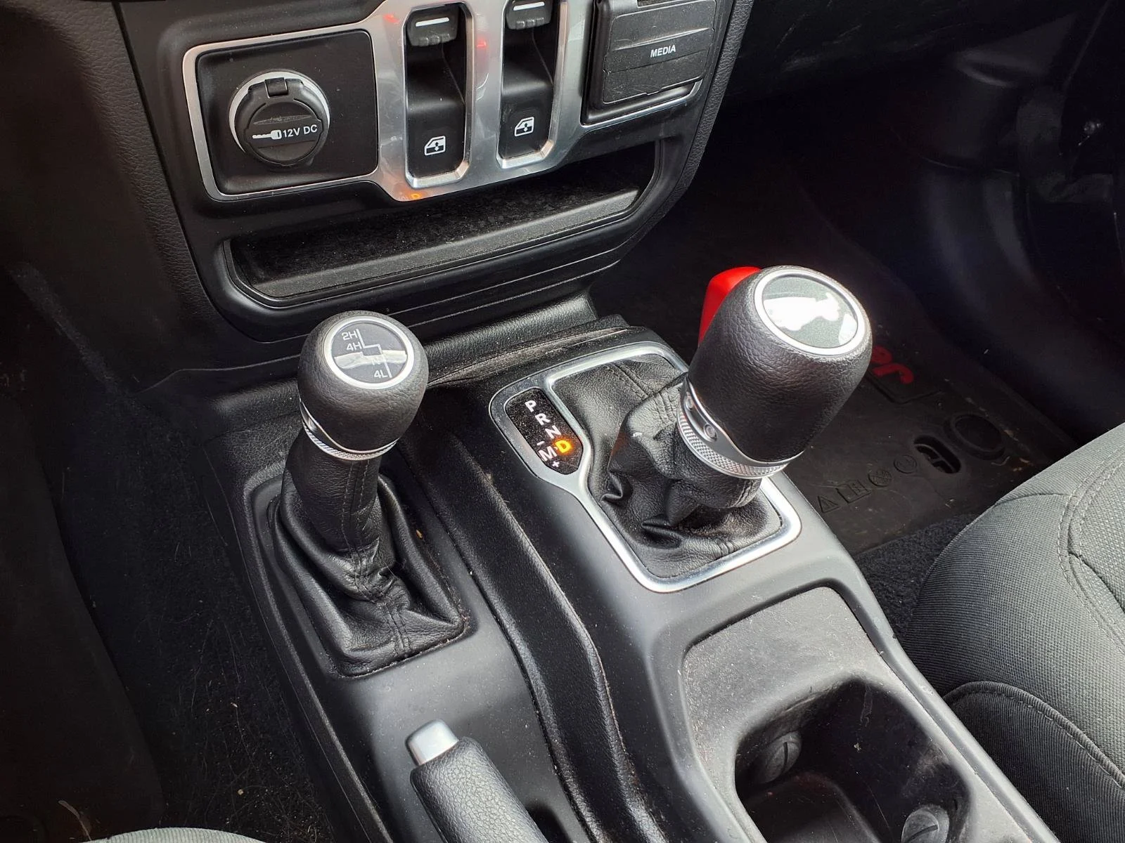 Used 2021 Black Clearcoat Jeep Sport S image 13