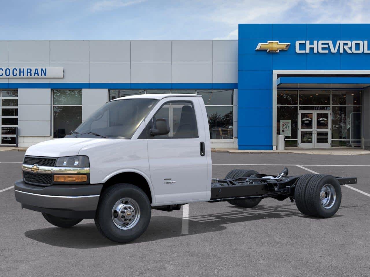 New 2026 Summit White Chevrolet 1WT image 2