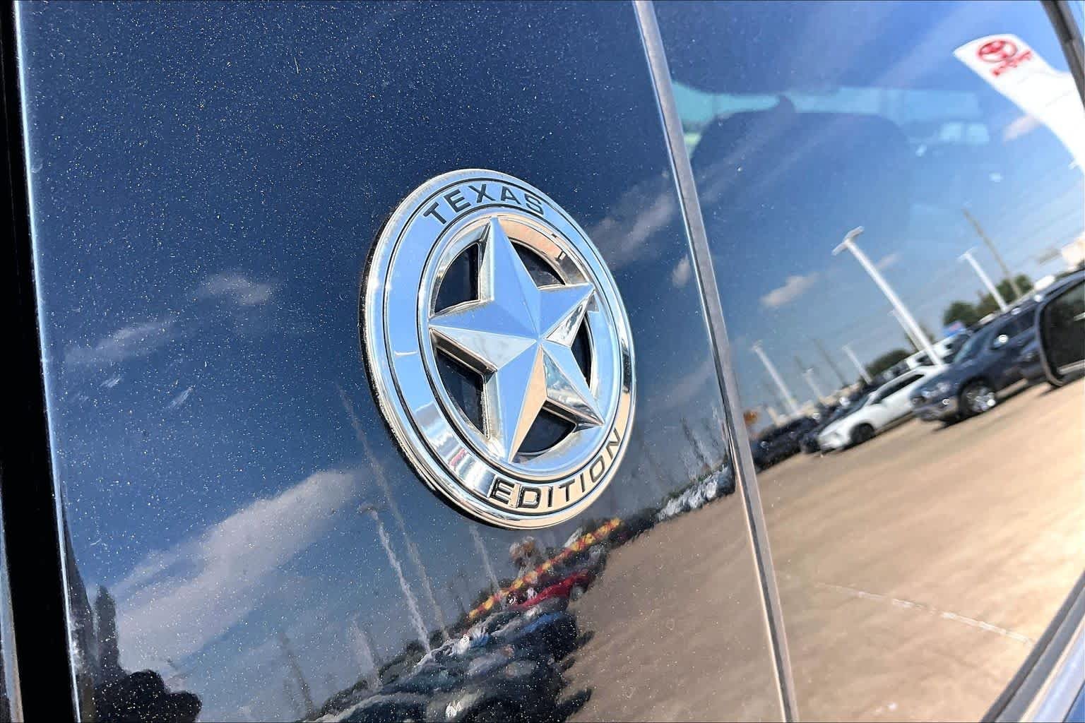 Used 2016 Black Toyota SR5 image 10