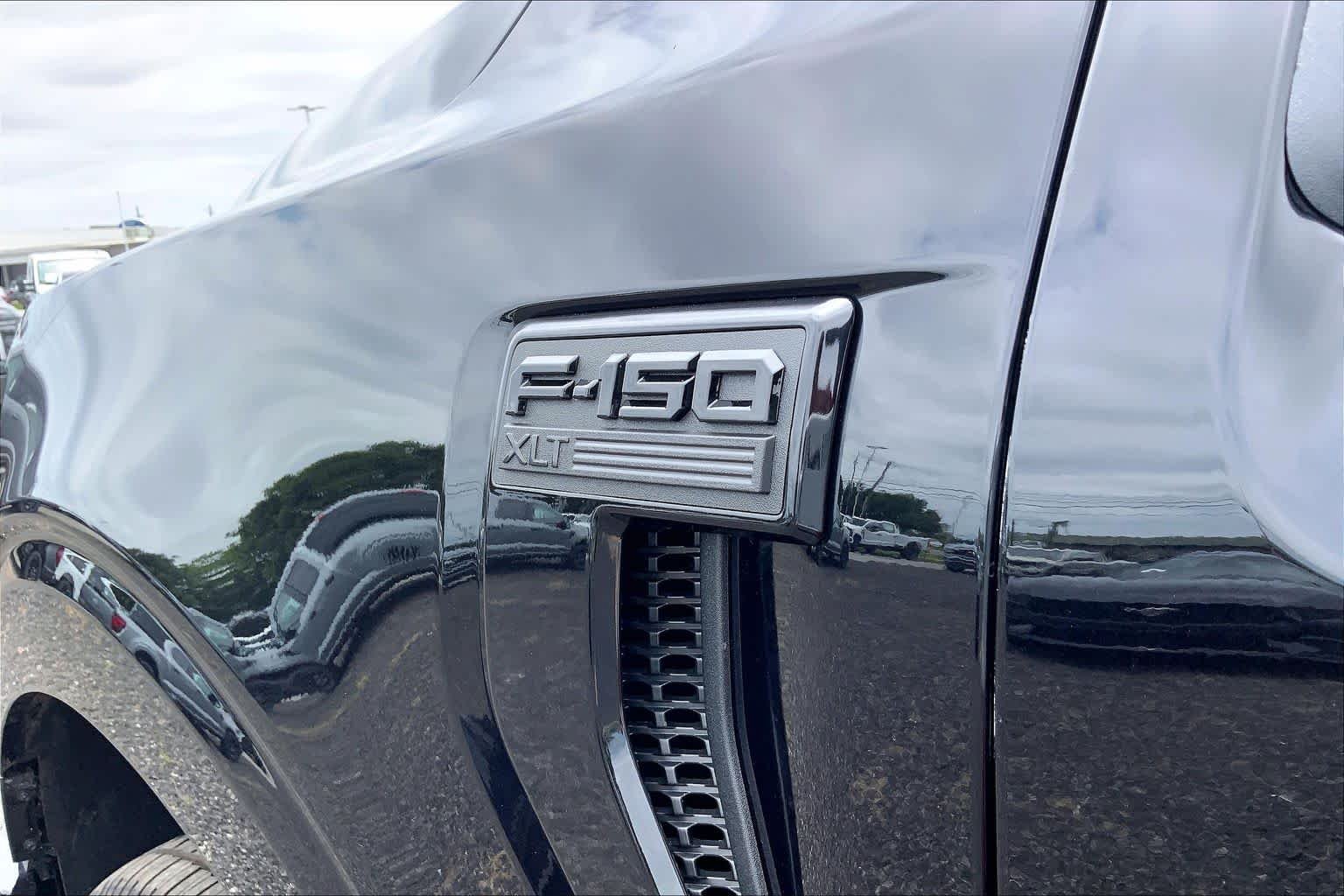 New 2026 Agate Black Metallic Ford XLT image 15