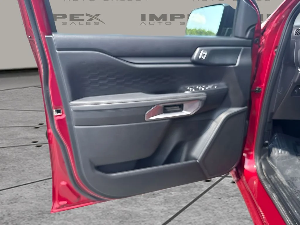 Used 2025 Red Ford XLT image 21