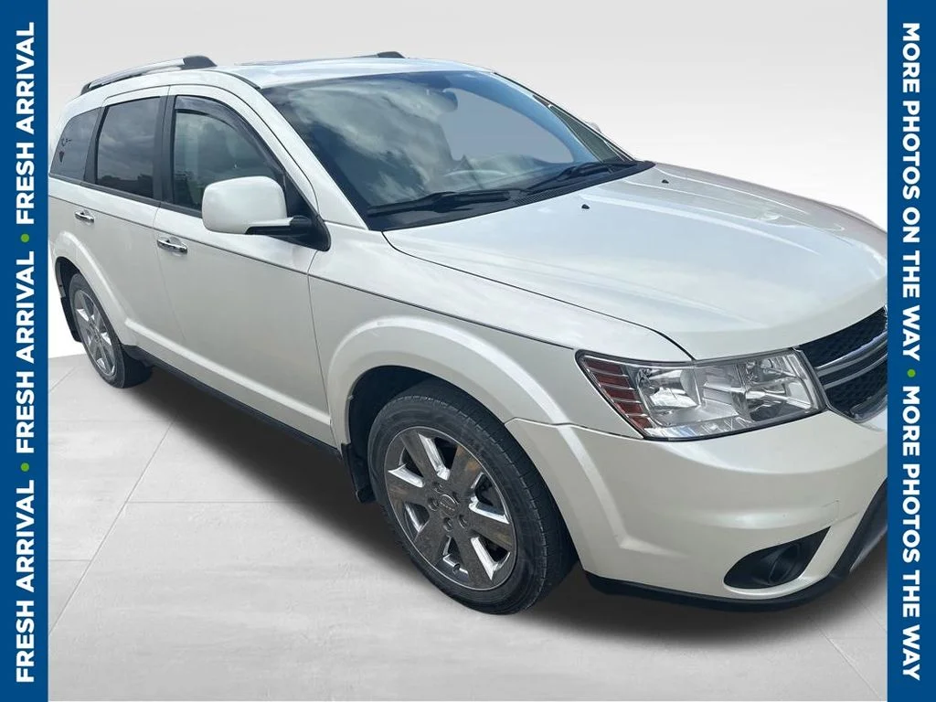 Used 2015 White Dodge Limited image 1