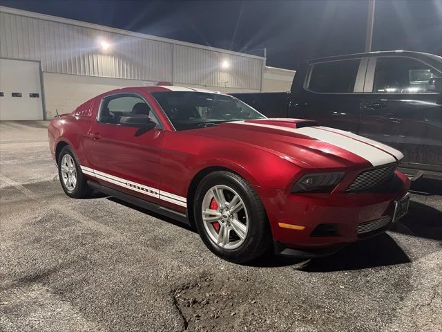 Used 2011 Red Ford V6 image 2
