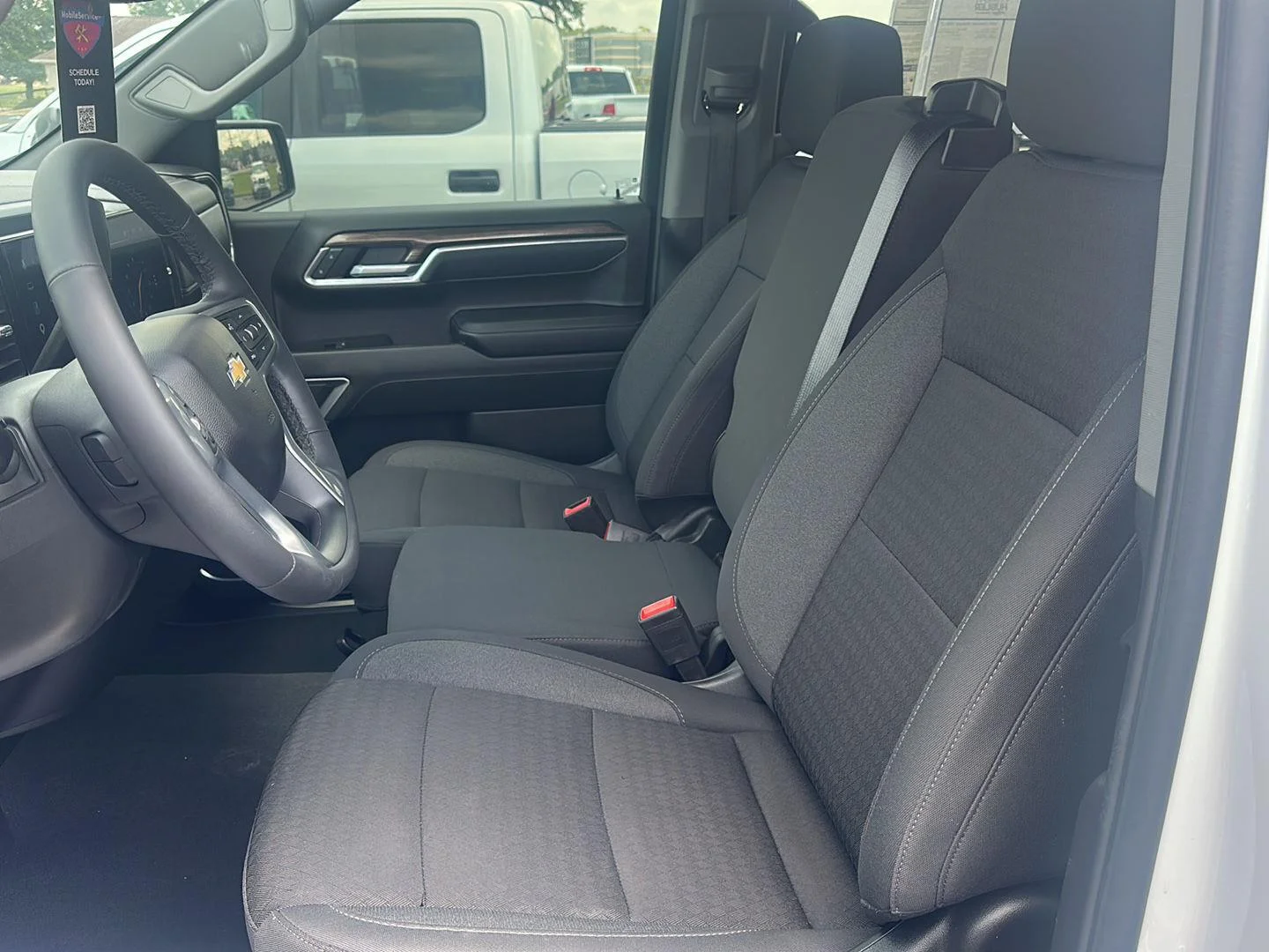 Used 2025 Summit White Chevrolet LT image 25