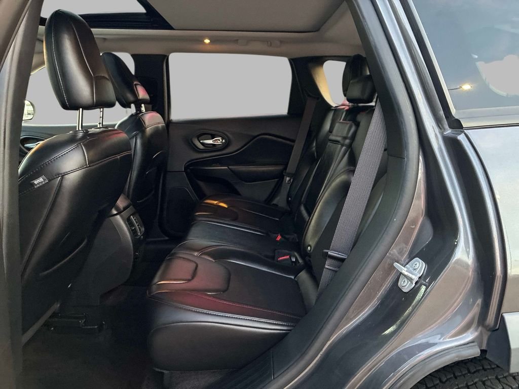 Used 2019 Gray Jeep Trailhawk image 16