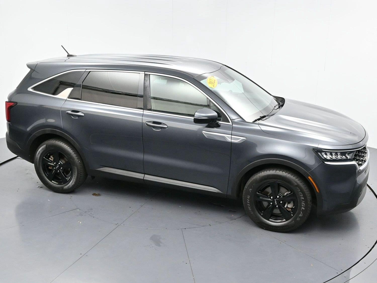 Used 2022 Gravity Gray Kia LX image 33
