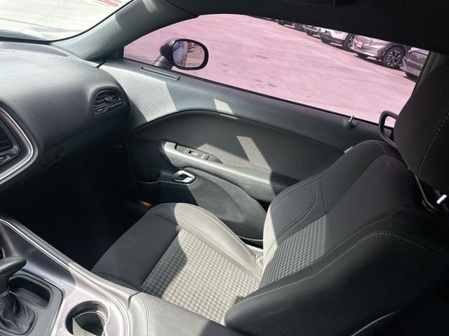 Used 2016 Black Dodge SXT image 23