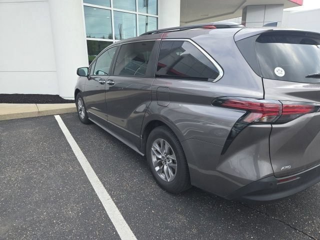 Used 2022 Predawn Gray Mica Toyota XLE image 18