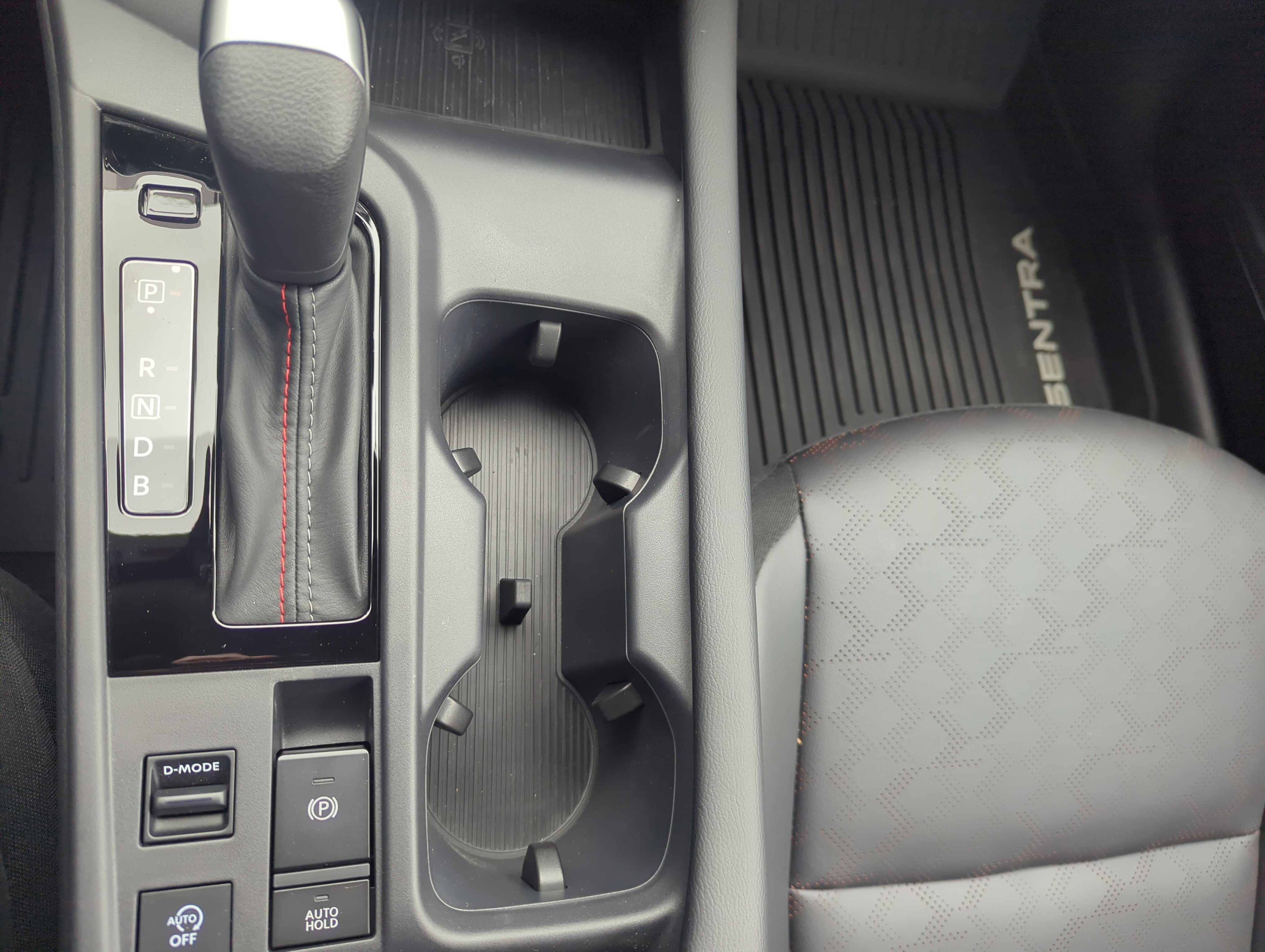 New 2026 Aspen White Tricoat/Super Black Nissan SR image 20