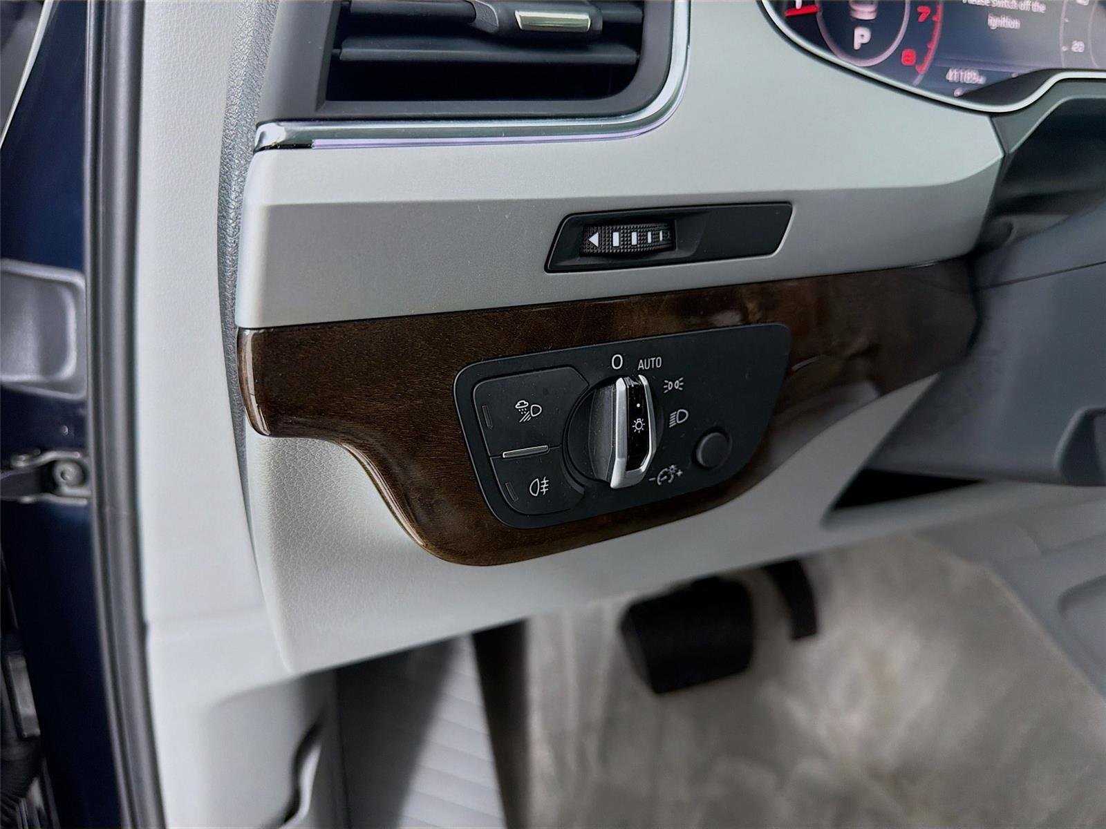 Used 2018  AUDI  image 10