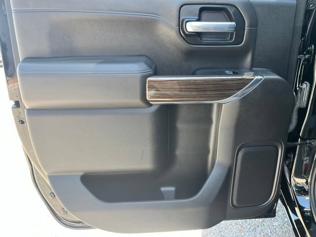 Used 2022 BLACK Chevrolet RST image 24
