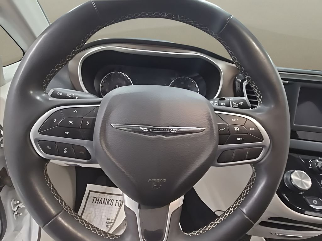 Used 2022 White Chrysler LX image 28