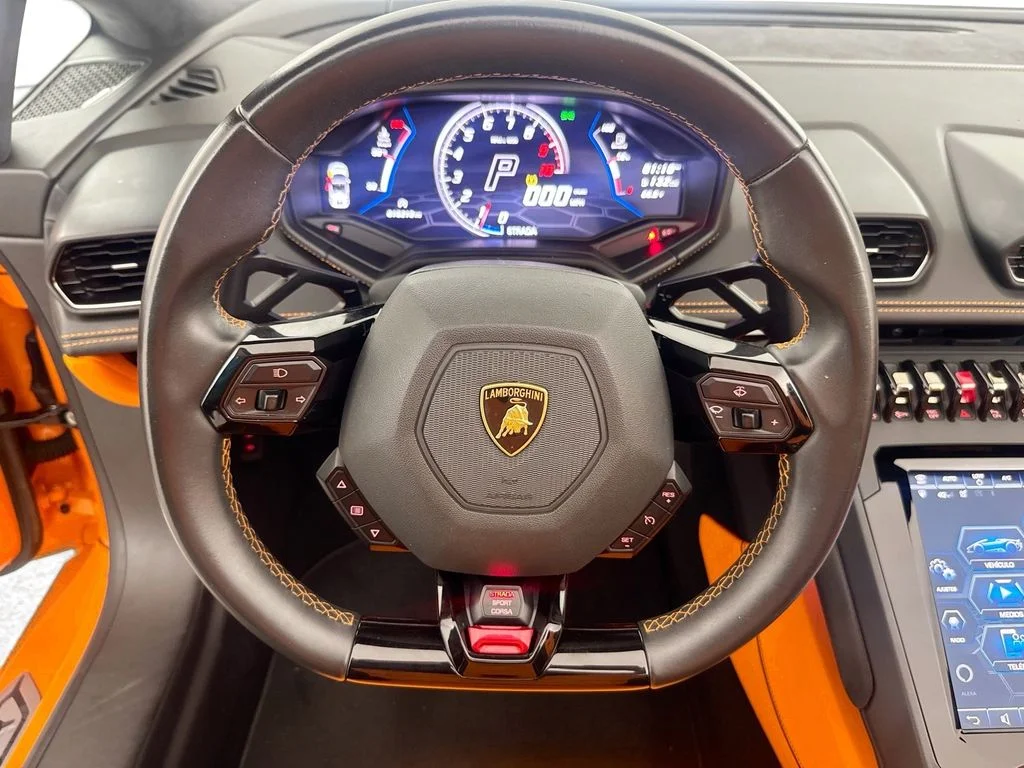 Used 2020 Arancio Borealis Pearl Lamborghini  image 11