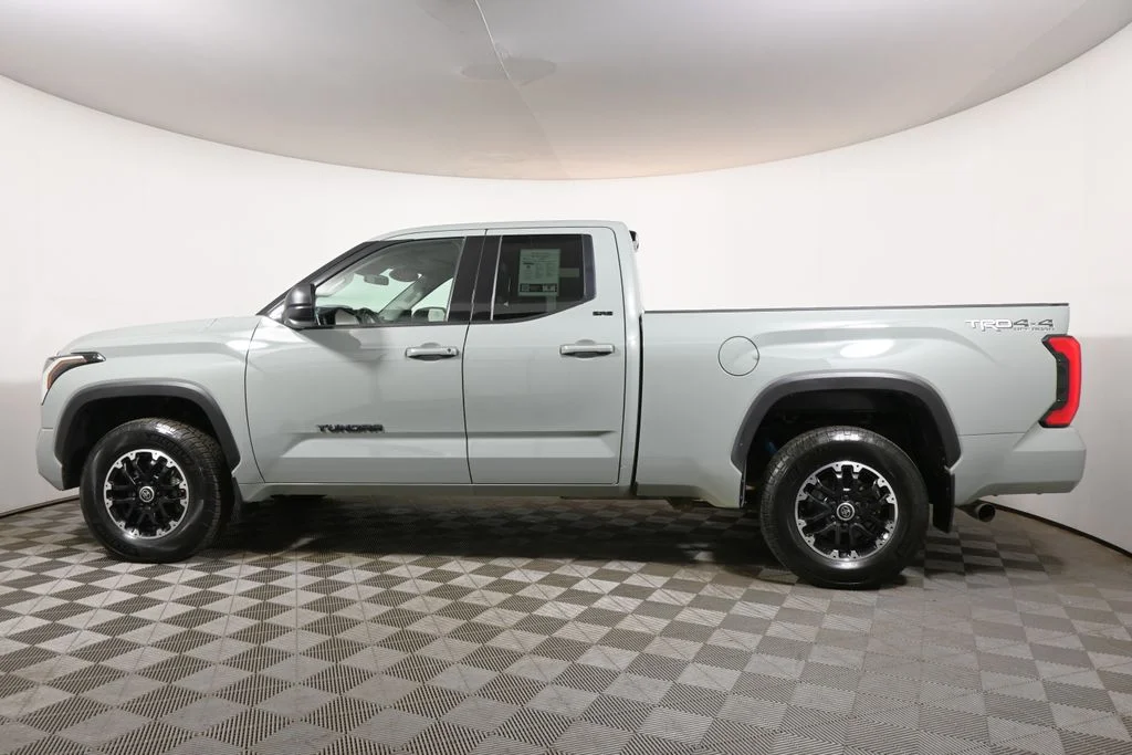 Used 2023  Toyota SR5 image 2