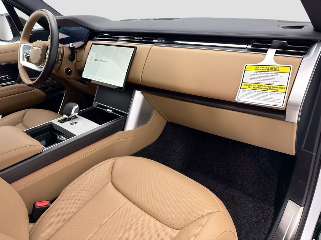 New 2026 Fuji White LAND ROVER SE 7 Seats image 16