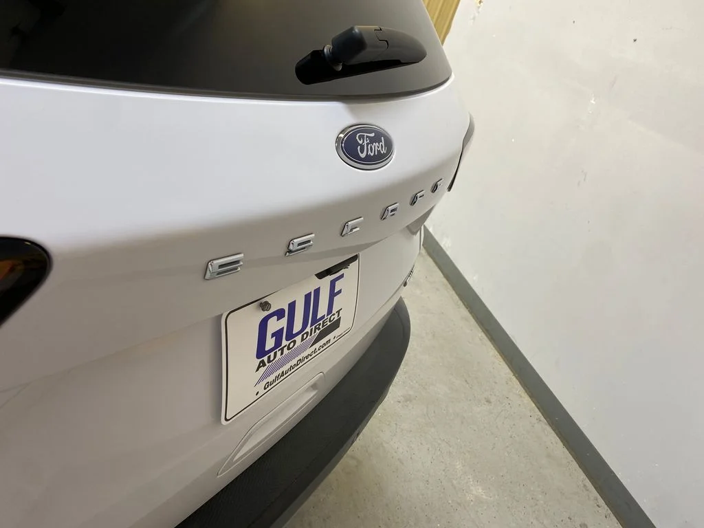 Used 2022 White Ford SEL image 16