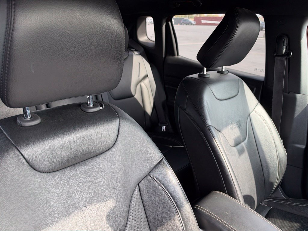 Used 2022 Red Jeep High Altitude image 9