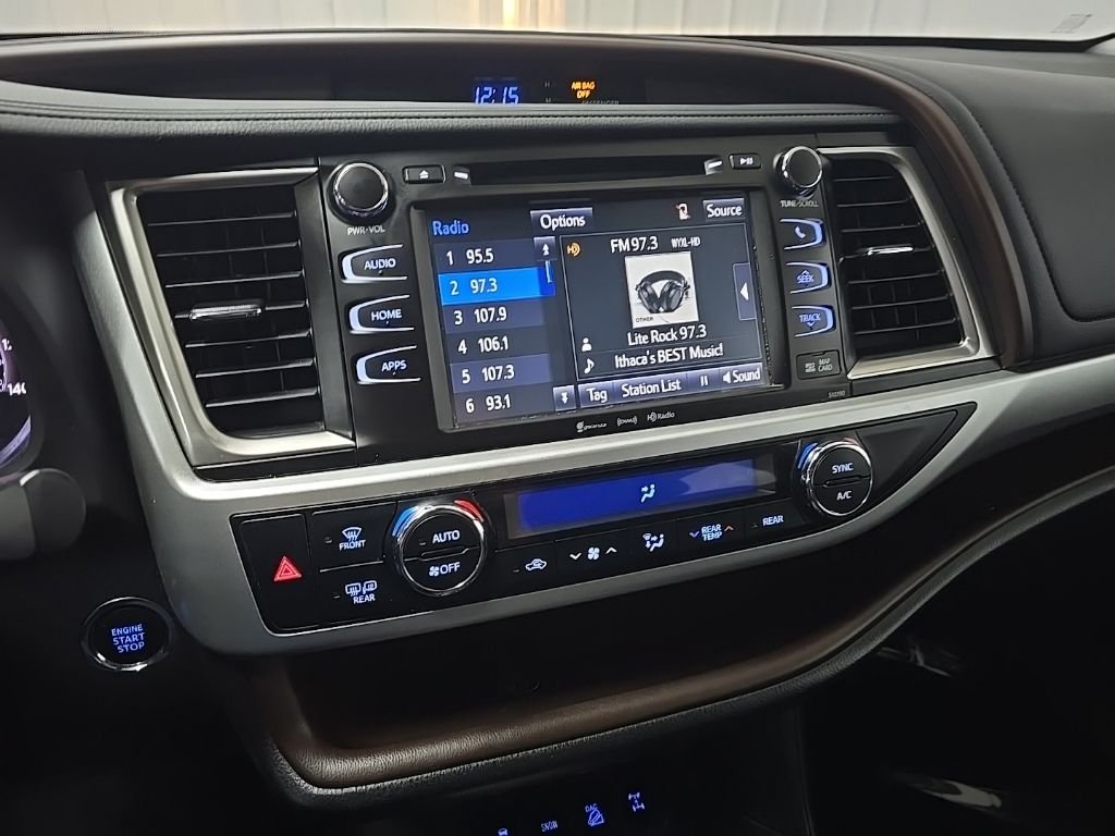 Used 2019 Silver Toyota XLE image 25