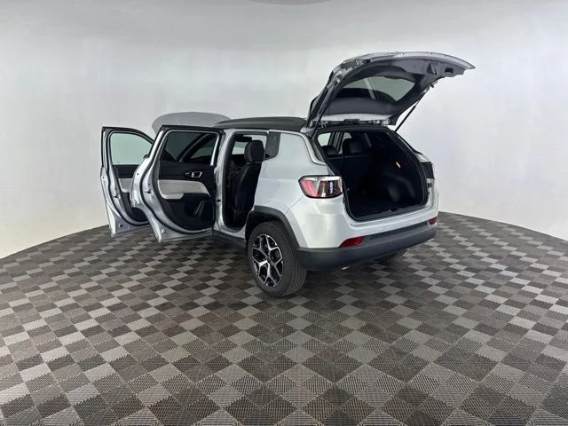 Used 2025 Silver Jeep Limited image 21
