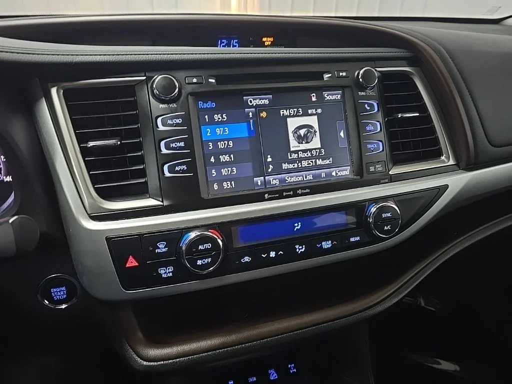 Used 2019 Silver Toyota XLE image 25