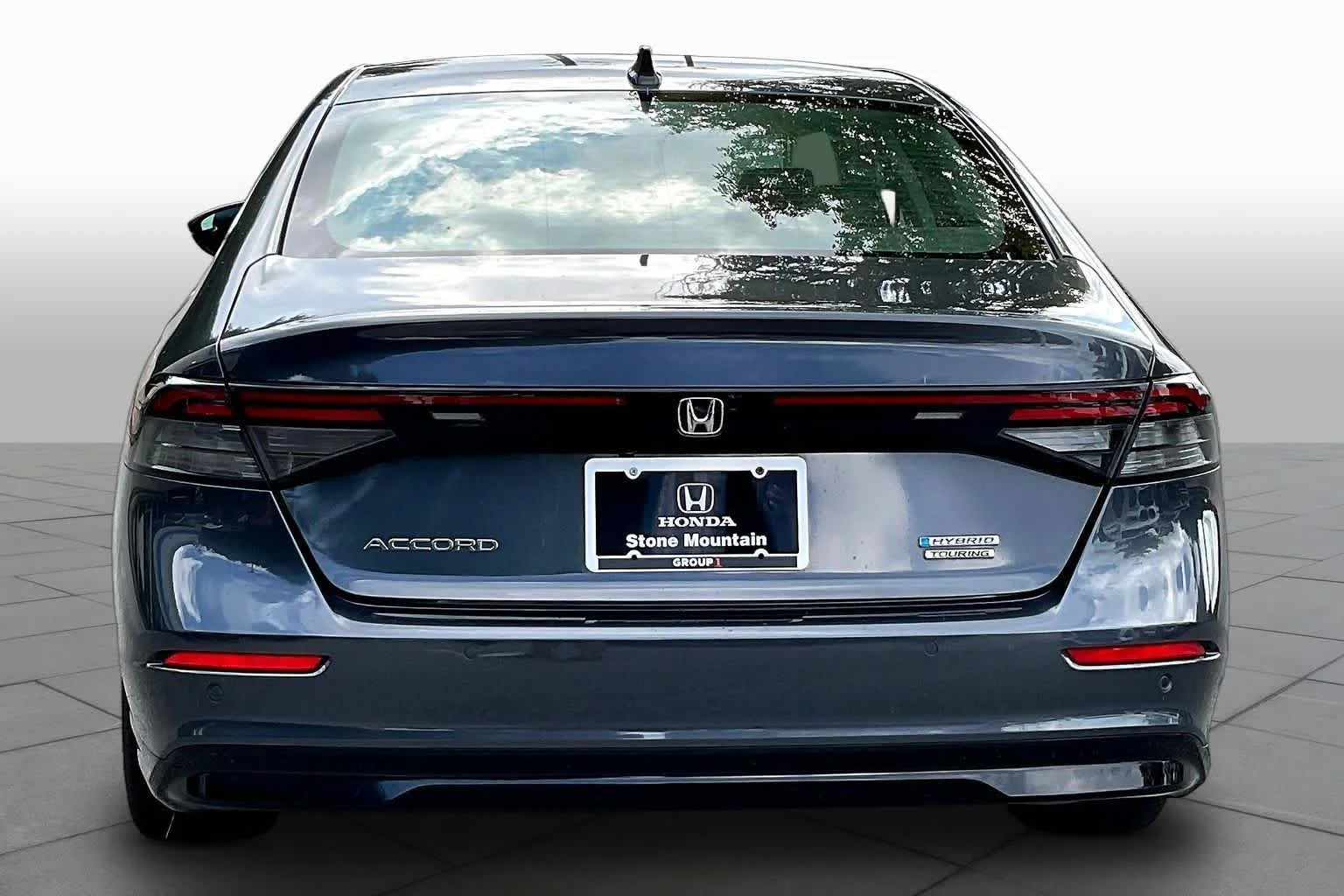 Used 2025 Meteorite Gray Metallic Honda Touring image 5