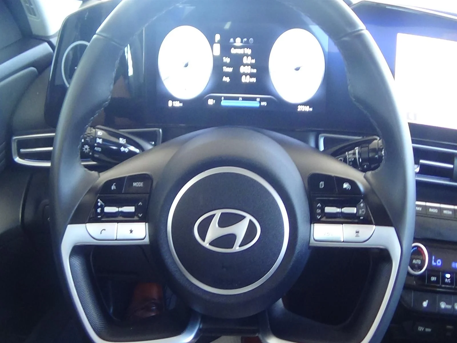 Used 2025 Fluid Metal Metallic (m6t) Hyundai SEL Convenience image 16