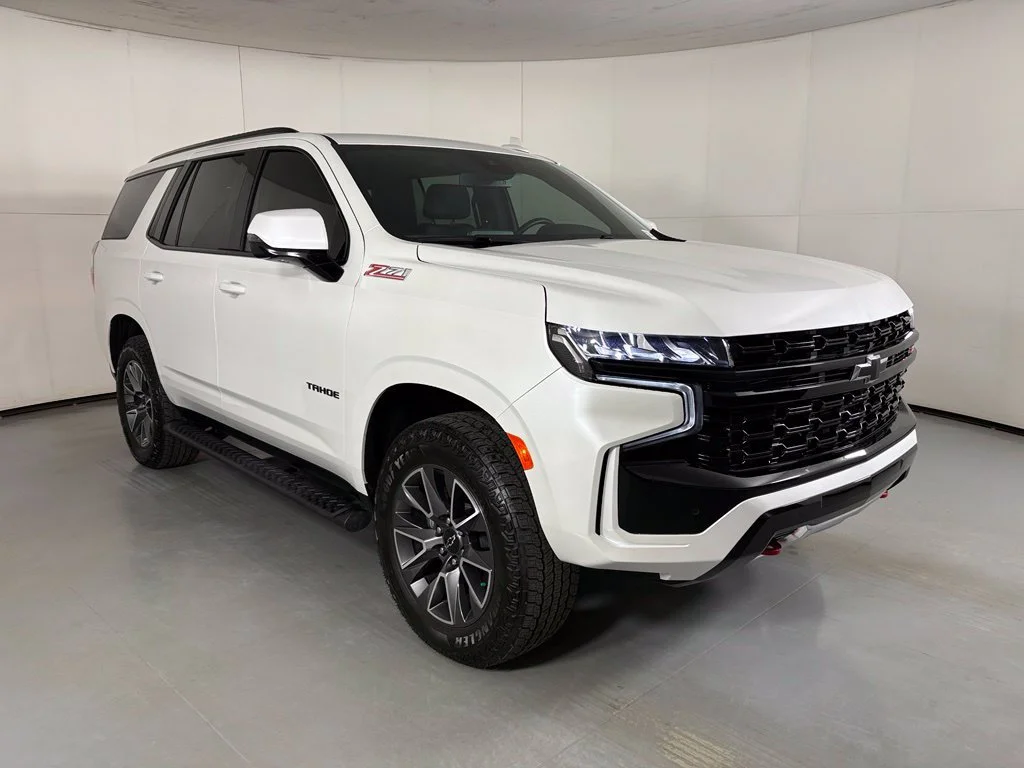 Certified Used 2024 Iridescent Pearl Tricoat Chevrolet Z71 image 2