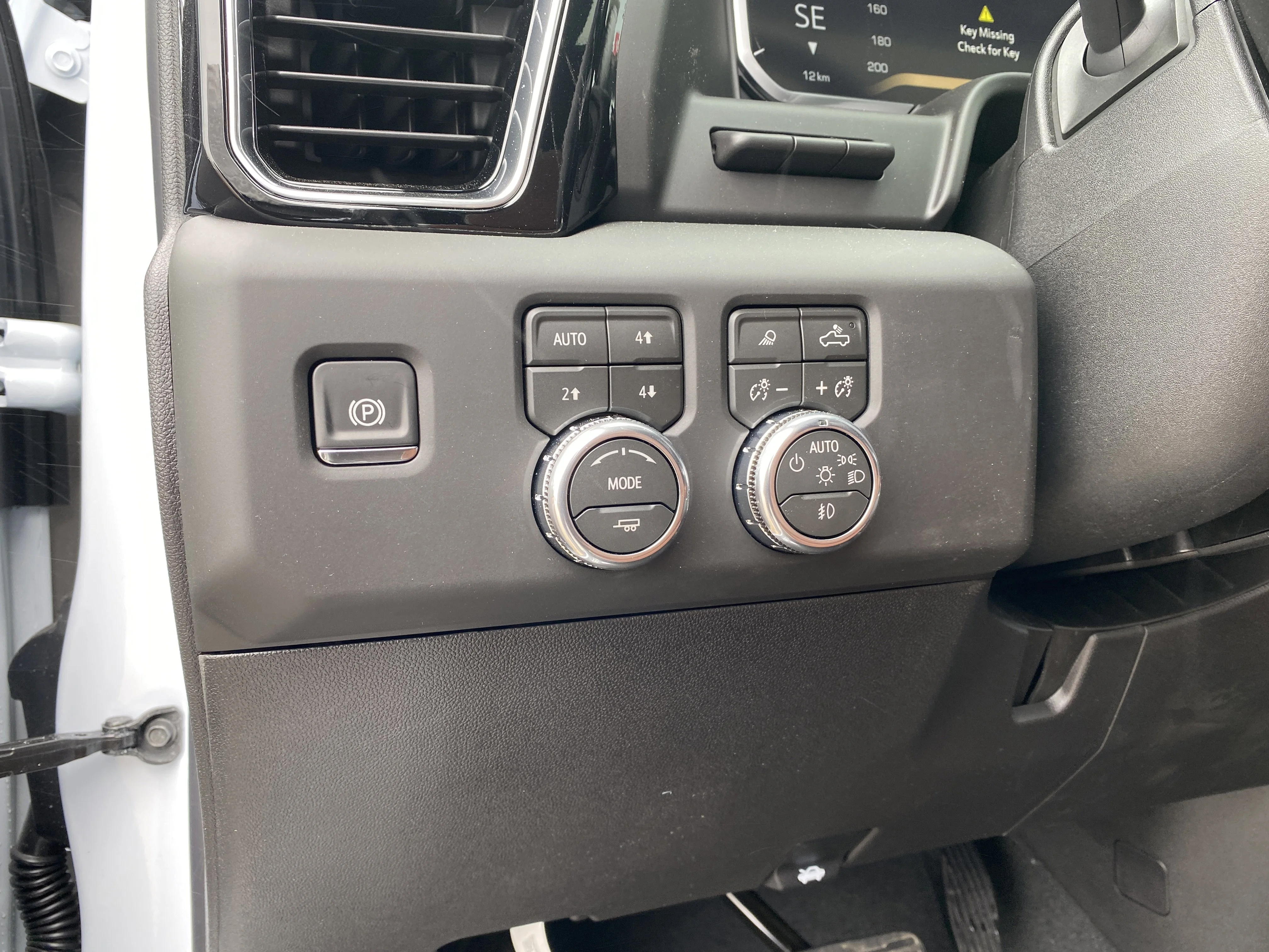 New 2026 GLACIER WHITE TRICOAT GMC Denali Ultimate image 26