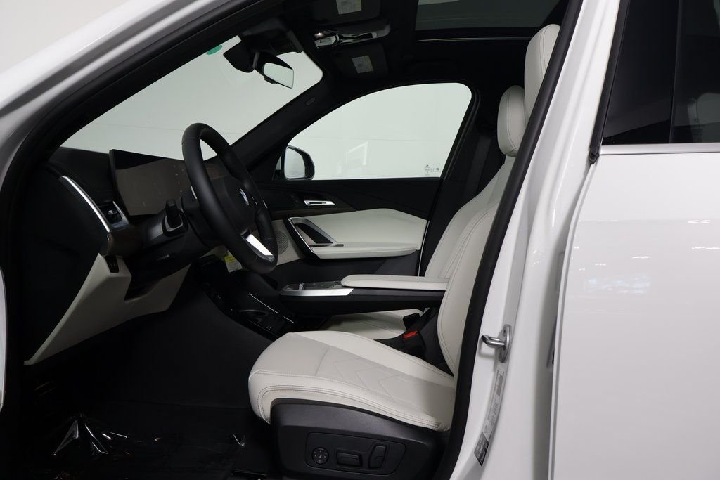 New 2026 Alpine White BMW xDrive28i image 5