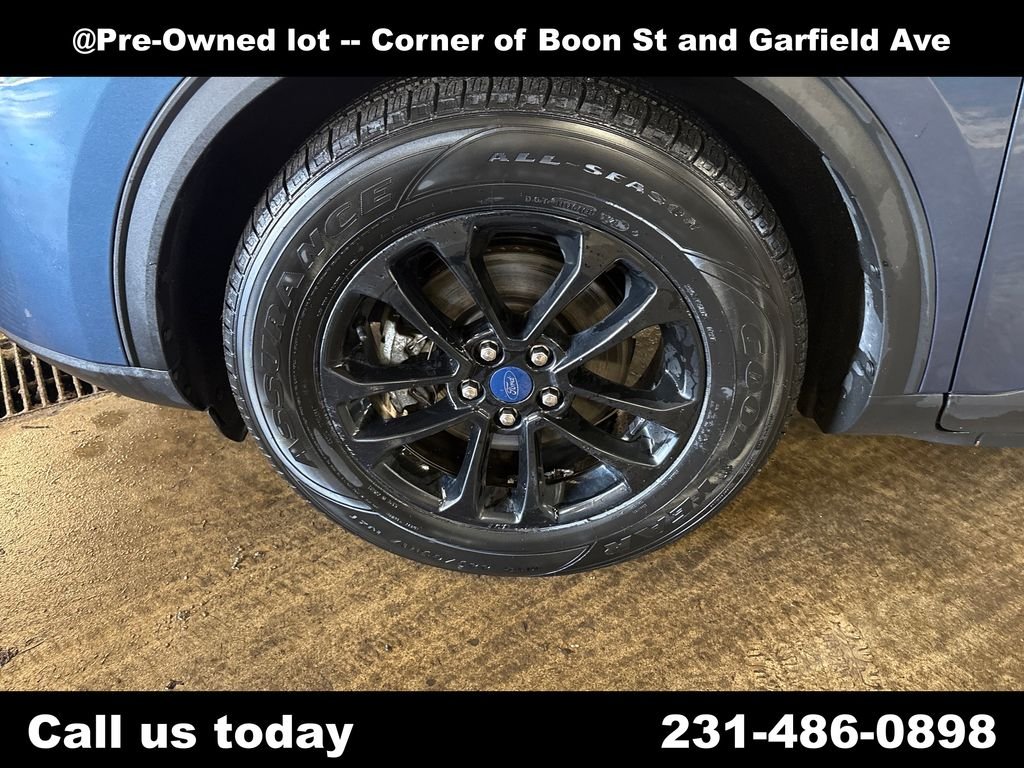 Used 2020 Blue Ford SE Sport image 11