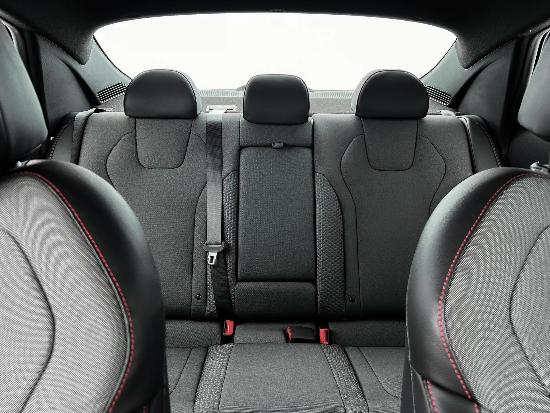 2025 Hyundai Elantra N Line - Photo 16