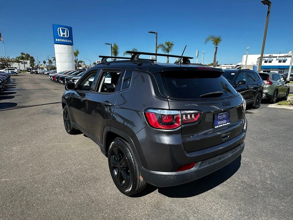 Used 2019 Gray Jeep Latitude image 6