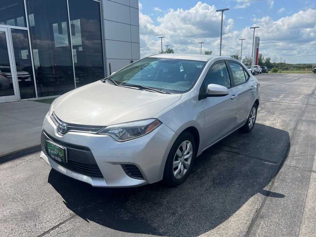 Used 2015 Classic Silver Metallic Toyota LE image 10