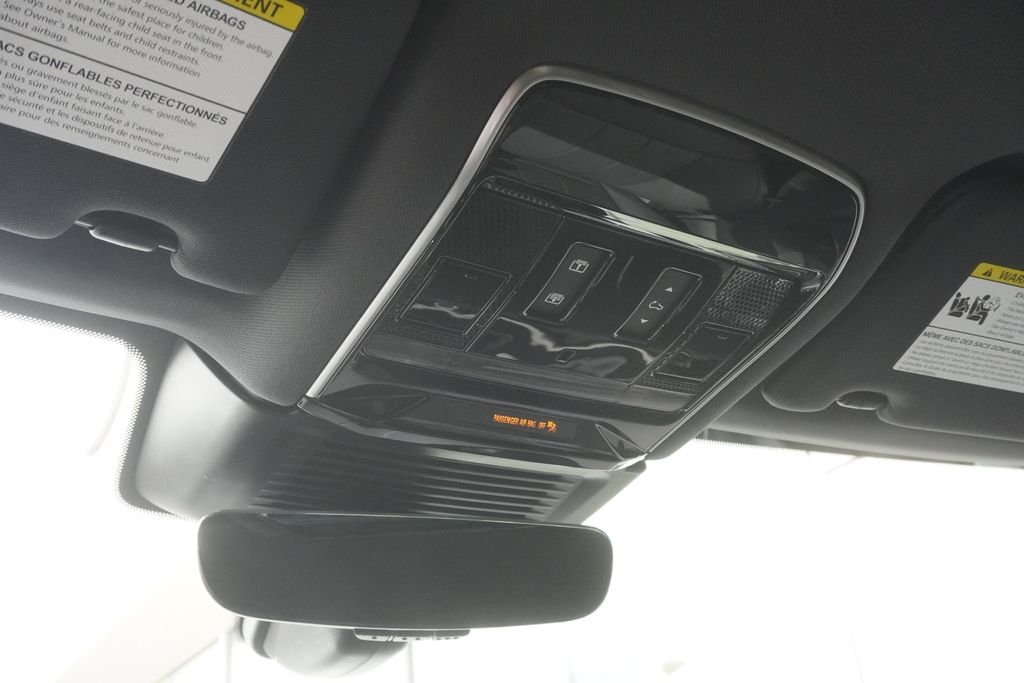 New 2026 Fuji White Land Rover SE image 16