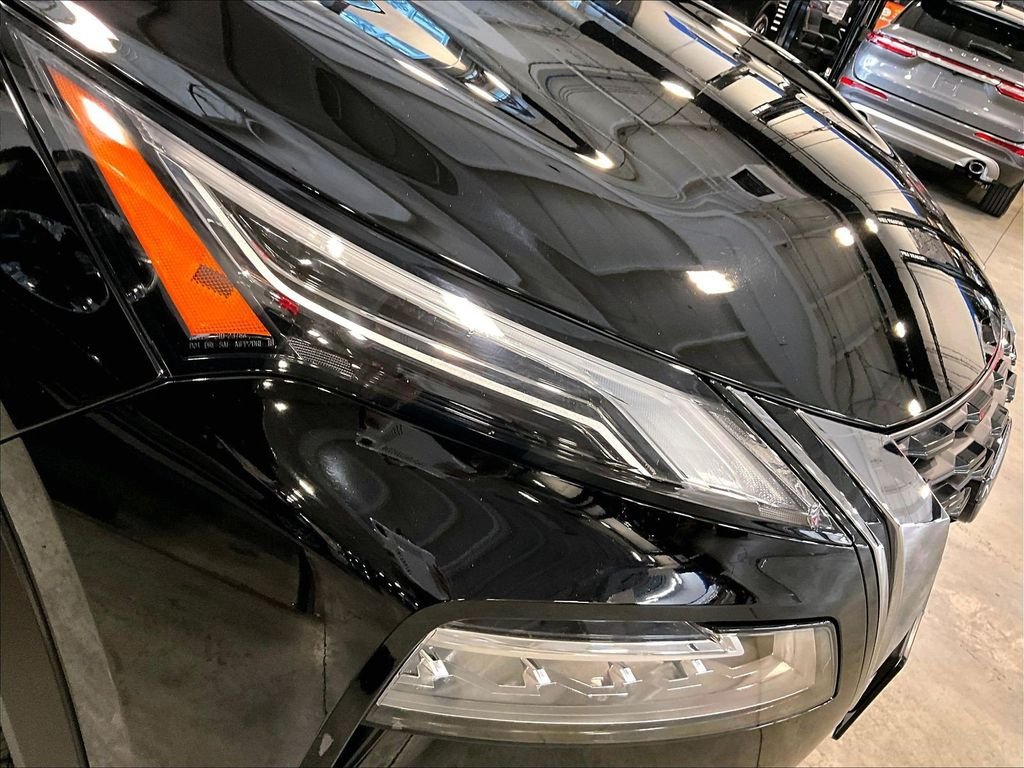 Used 2023 Black Nissan Platinum image 34
