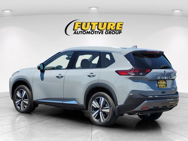 Used 2023 Gray Nissan SL image 7