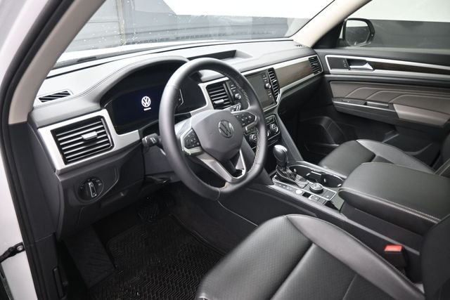 Used 2022 White Volkswagen 3.6L V6 SE w/Technology image 18