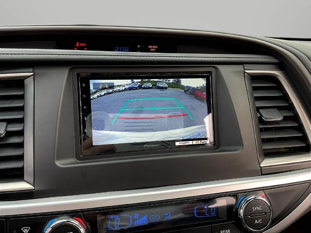 Used 2019 Blizzard Pearl Toyota XLE image 15