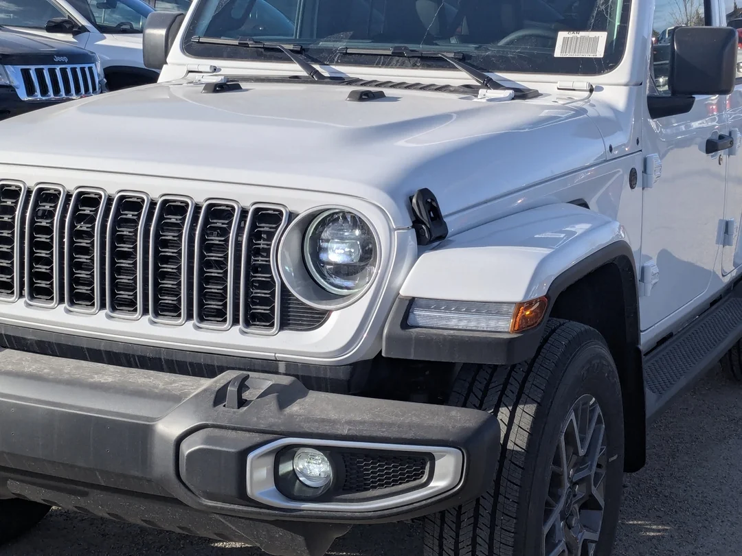 New 2026 White Jeep Sahara - - 4x4 - McKinley Leather Seats - Body? Colour Hardtop - Side Steps & More! image 10