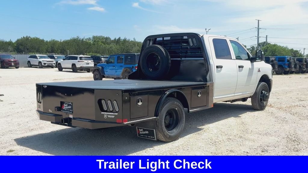 New 2026 Bright White Clear-Coat Exterior Paint RAM Tradesman image 16