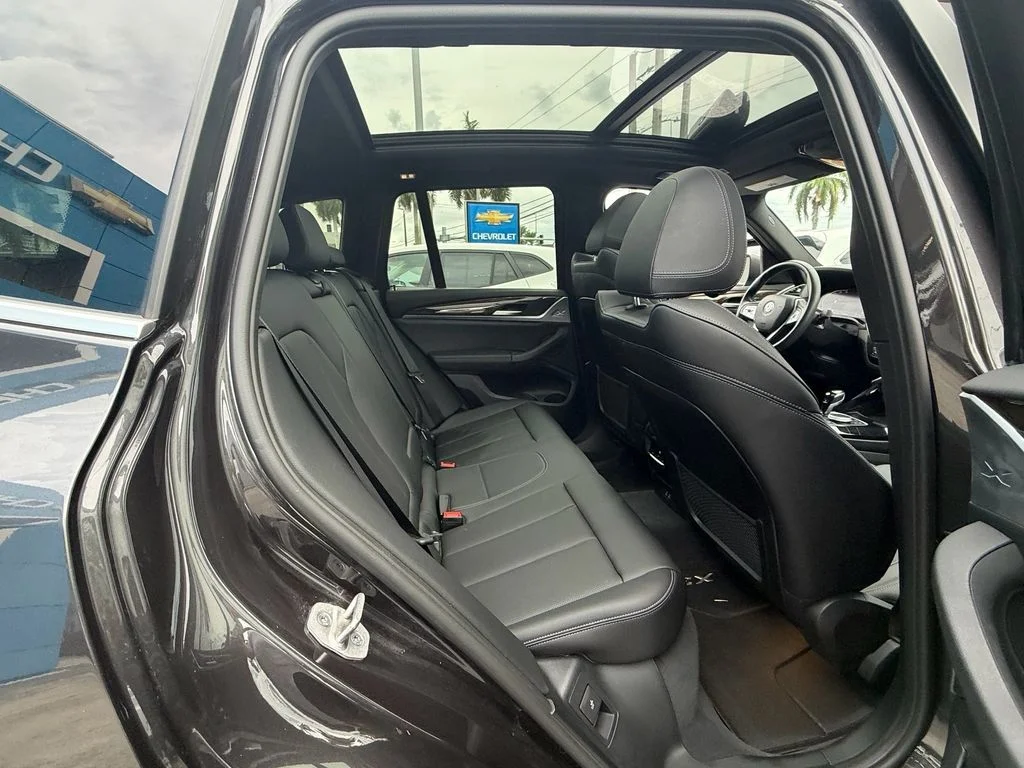 Used 2024 Gray BMW sDrive30i image 17