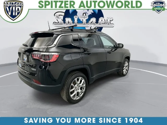 Used 2022 Black Jeep Latitude Lux image 10